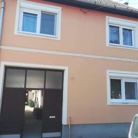 Family House Eger Exterior foto